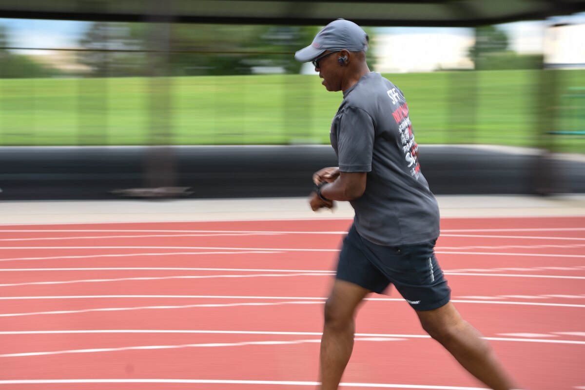 Running toward virtual excellence > Scott Air Force Base > Article Display