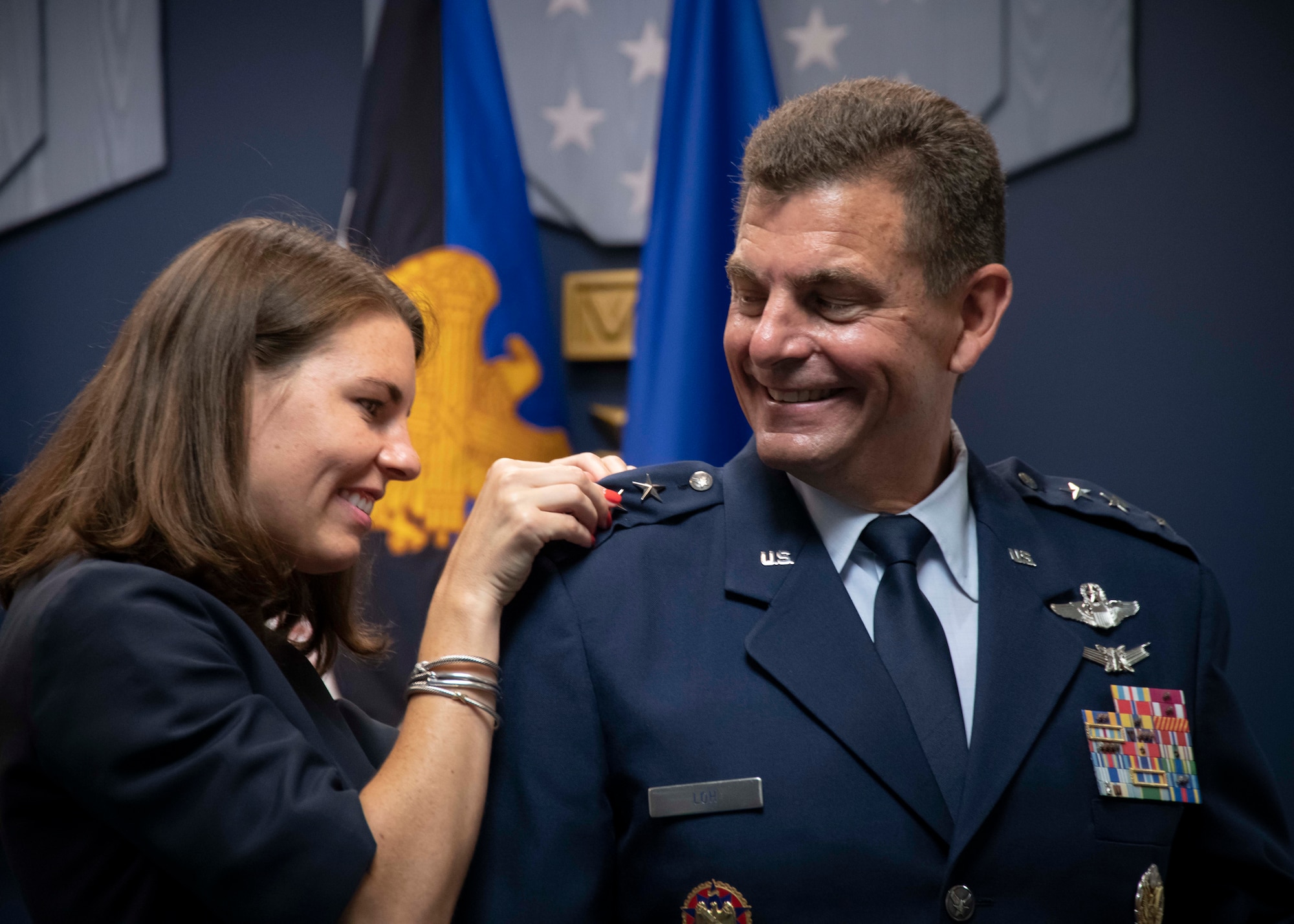 U.S. Air Force Maj. Gen. Michael A. Loh is promoted to the rank of lieutenant general during a Change of Responsibility ceremony at the Pentagon July 28, 2020. Loh’s wife, Diane, and daughter, Heather, pinned the new lieutenant general insignia on his service jacket. (U.S. Air National Guard photo by Technical Sgt. Morgan R. Lipinski)