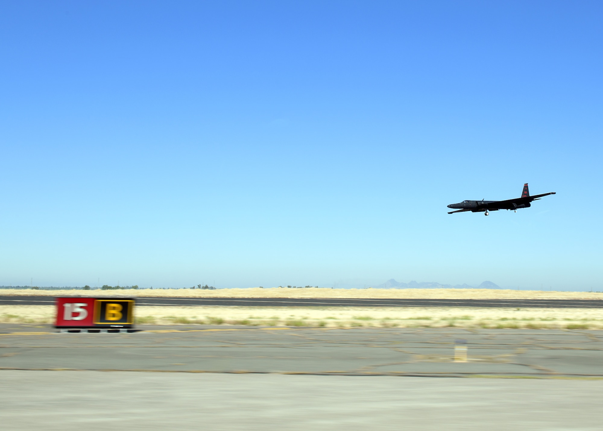 A U-2 Dragon Lady piloted by retired Lt. Col. Jonathan Huggins, 1st Reconnaissance Squadron U-2 instructor pilot, prepares for landing July 31, 2020 at Beale Air Force Base, California. The bicycle-type landing gear and low-altitude handling characteristics of the U-2 require precise control inputs during landing. (U.S. Air Force photo by Airman 1st Class Luis A. Ruiz-Vazquez)