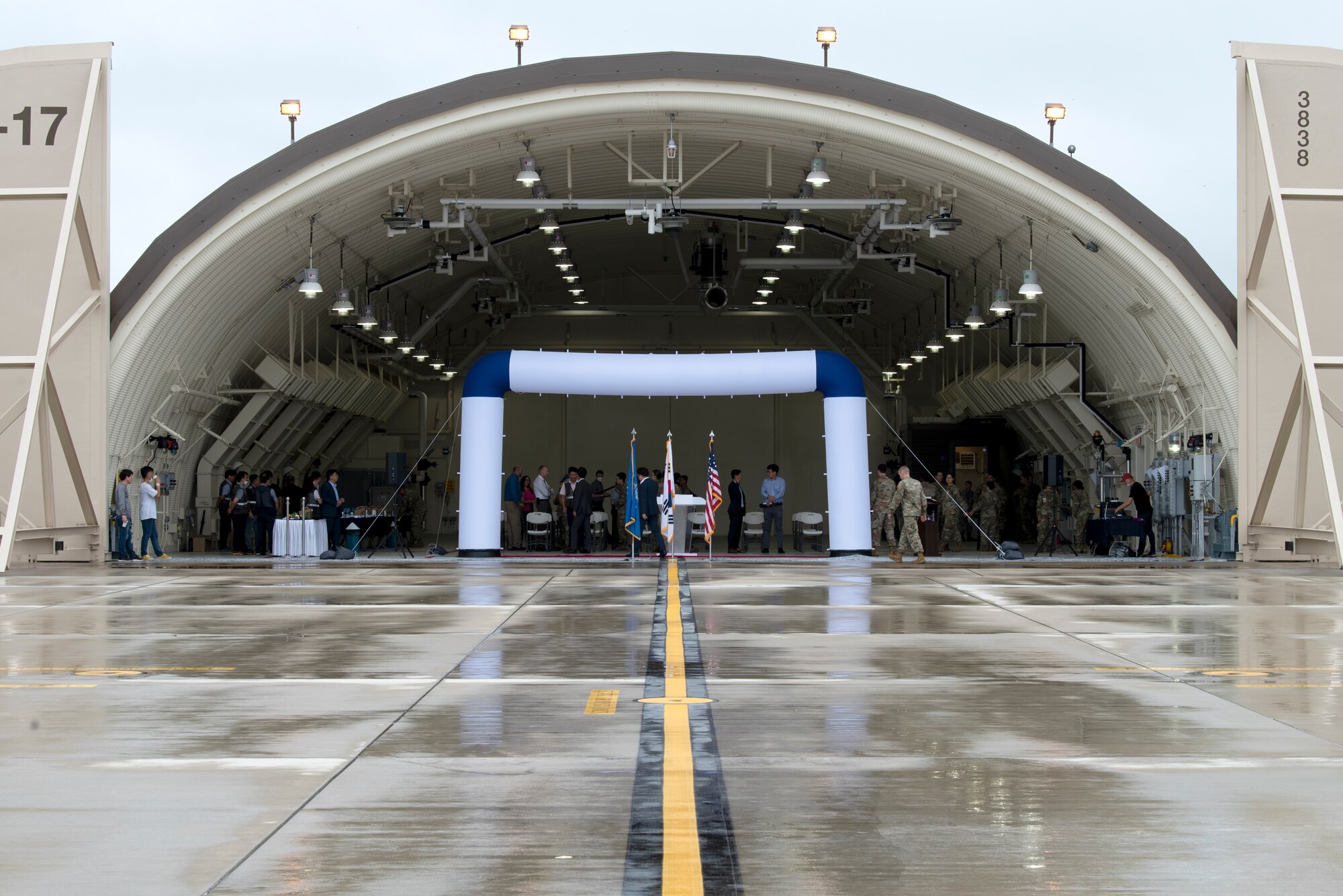 Hardened aircraft shelter