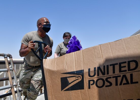 Airmen unload mail from truck