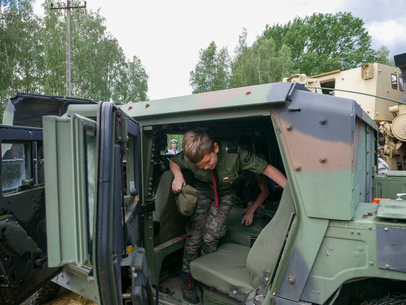 U.S. Army Soldiers from the Alaska National Guard’s 297th Regional Support Group and U.S. Army Reserve’s 266th Ordinance Company, out of Puerto Rico, and Bravo Company, 418th Civil Affairs Battalion, out of Missouri, spend the afternoon engaging with Polish scouts at Camp Watra near Osieczow, Poland, July 17, 2020.