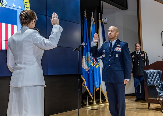 Rear Adm. Fabry administers oath to Col. Payne