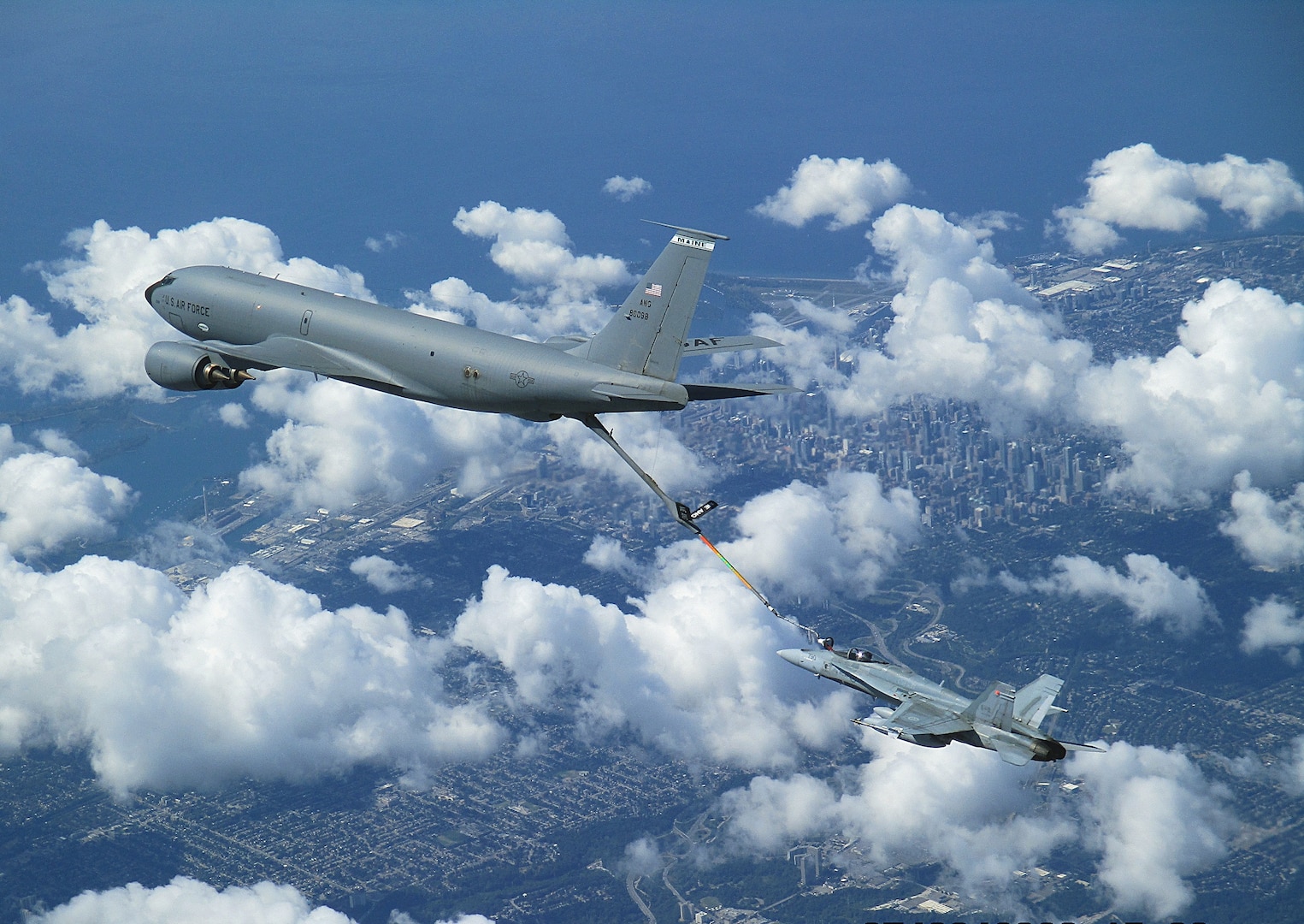 Royal Canadian Air Force CF-18 conducts air-to-air refuelling from a United States Air Force KC-135 tanker during the binational NORAD air defence exercise over the Greater Toronto Area on July 30, 2020. (Photo courtesy of CANR Public Affairs)
