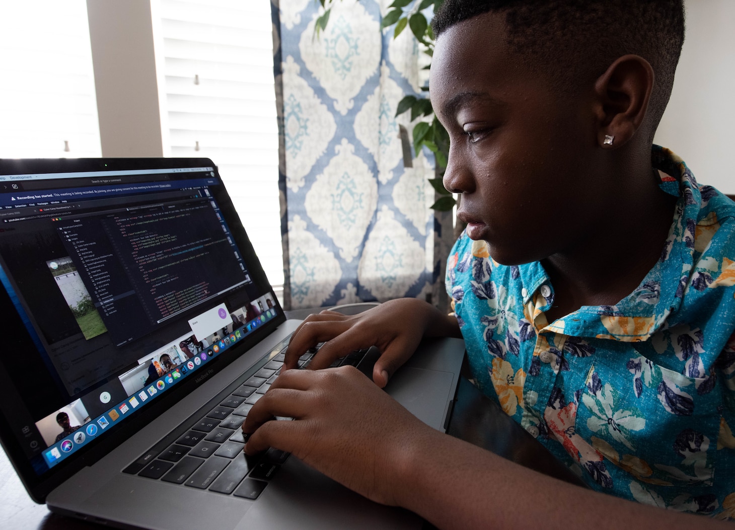 A local seventh grade student attends a virtual class presented by Naval Information Warfare Center (NIWC) Atlantic scientist Marcus Schoultz.