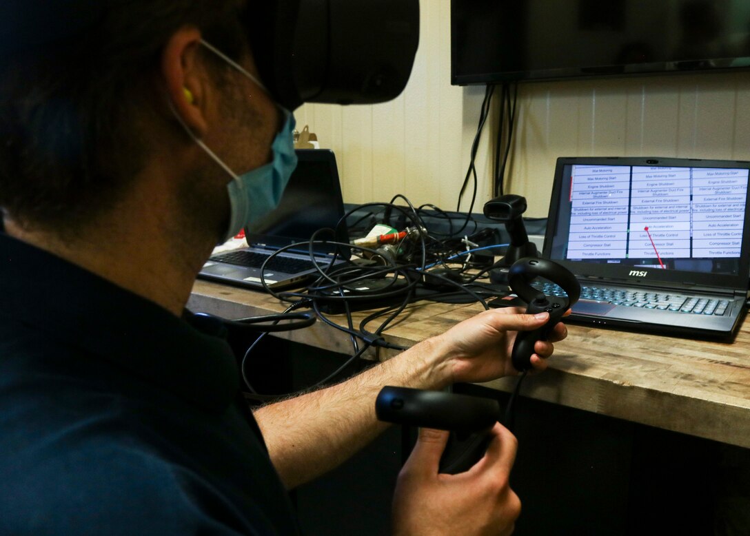 Dyess maintainers showcase training with VR