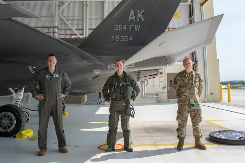New F35 flagship by youngest pilot, crew chiefs > Eielson Air Force Base > Article Display