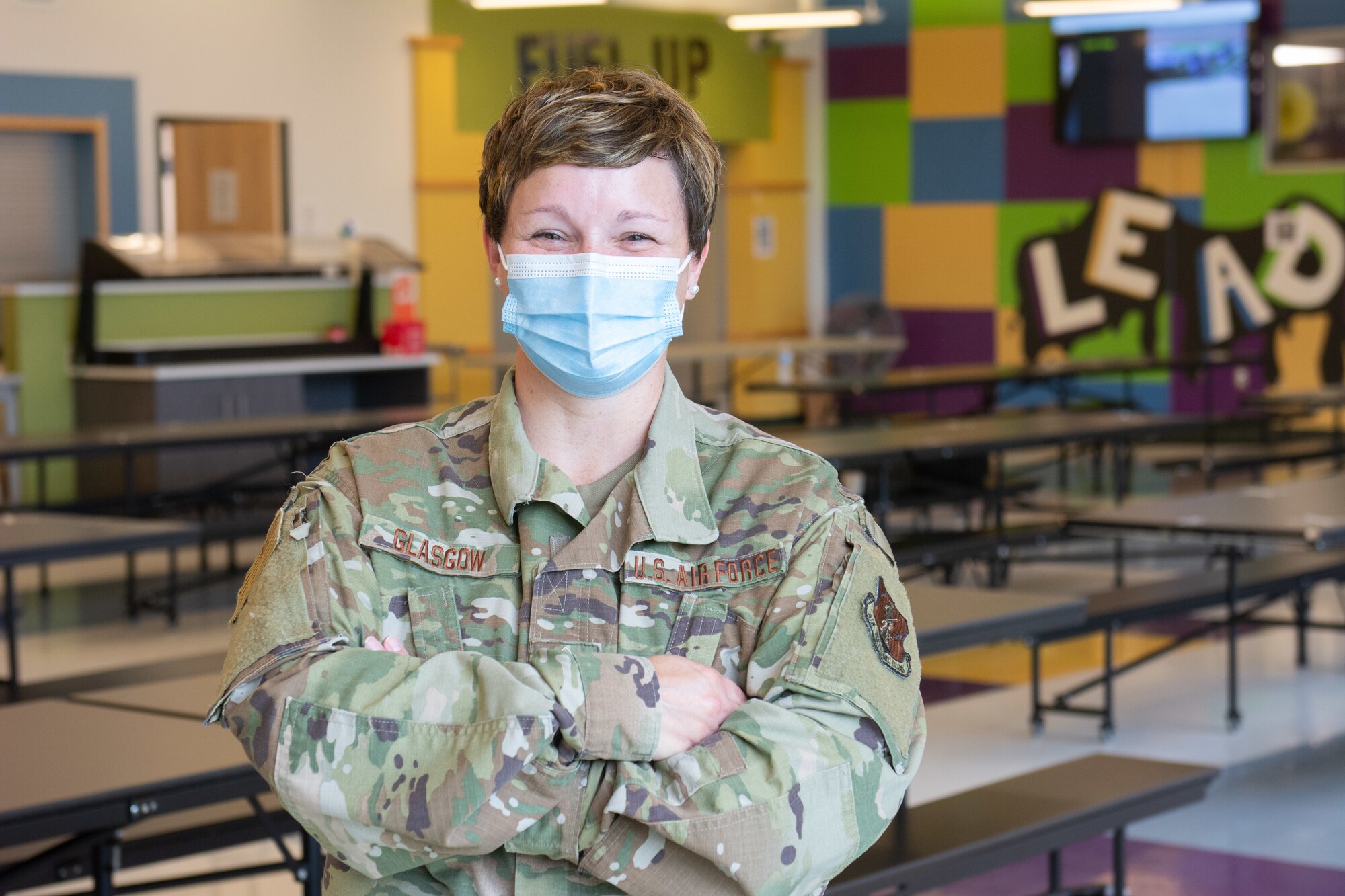 Guardsmen help feed school children