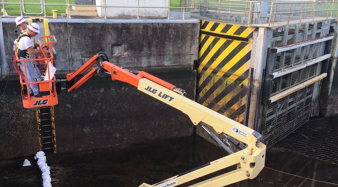 This JLG lift is used for inspections.