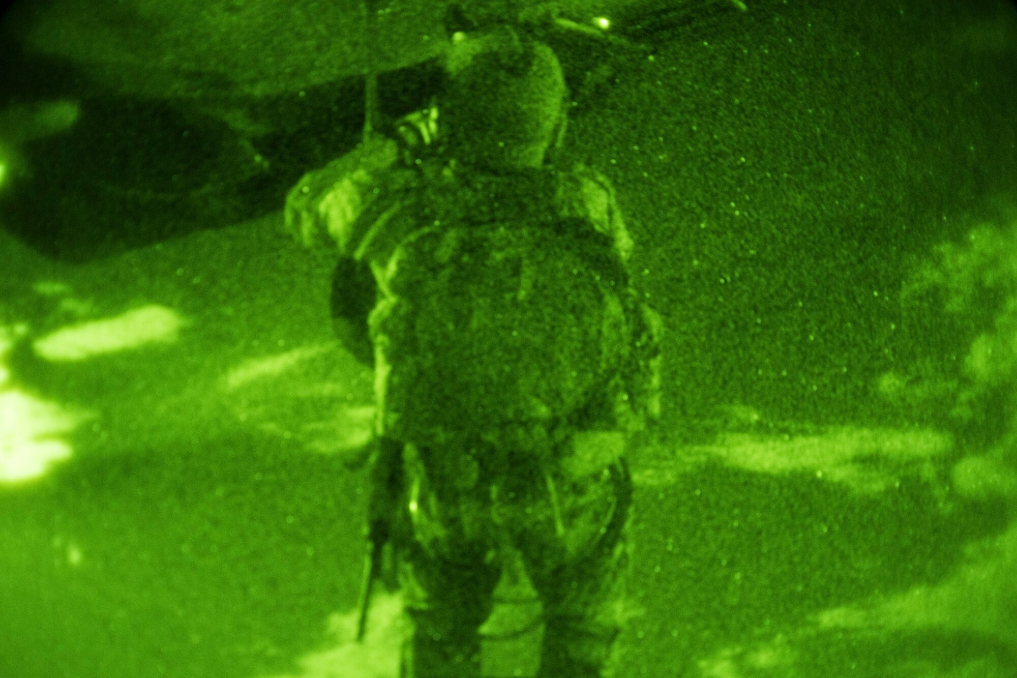 An Airman executes rescue tactics