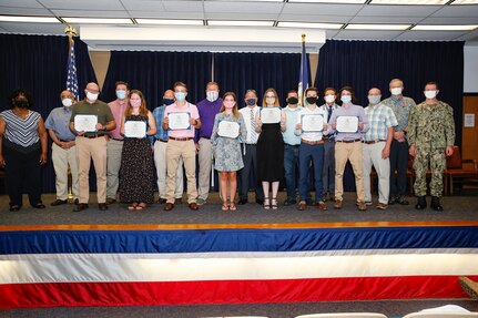 NNSY's NAS 2020 Scholarship winners and their families.