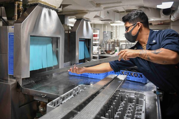 Gunner's Mate 2nd Class Jacob Saldana, from Mill Creek, Wash., a food service assistant (FSA) aboard U.S. 7th Fleet flagship USS Blue Ridge (LCC 19), runs a deep-sink filter through an automatic dishwasher in Blue Ridge's scullery.