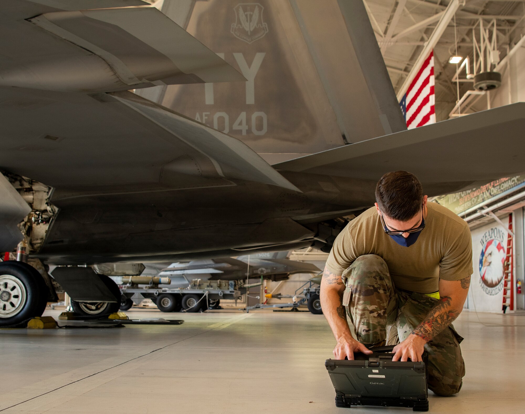 F-22 weapons load