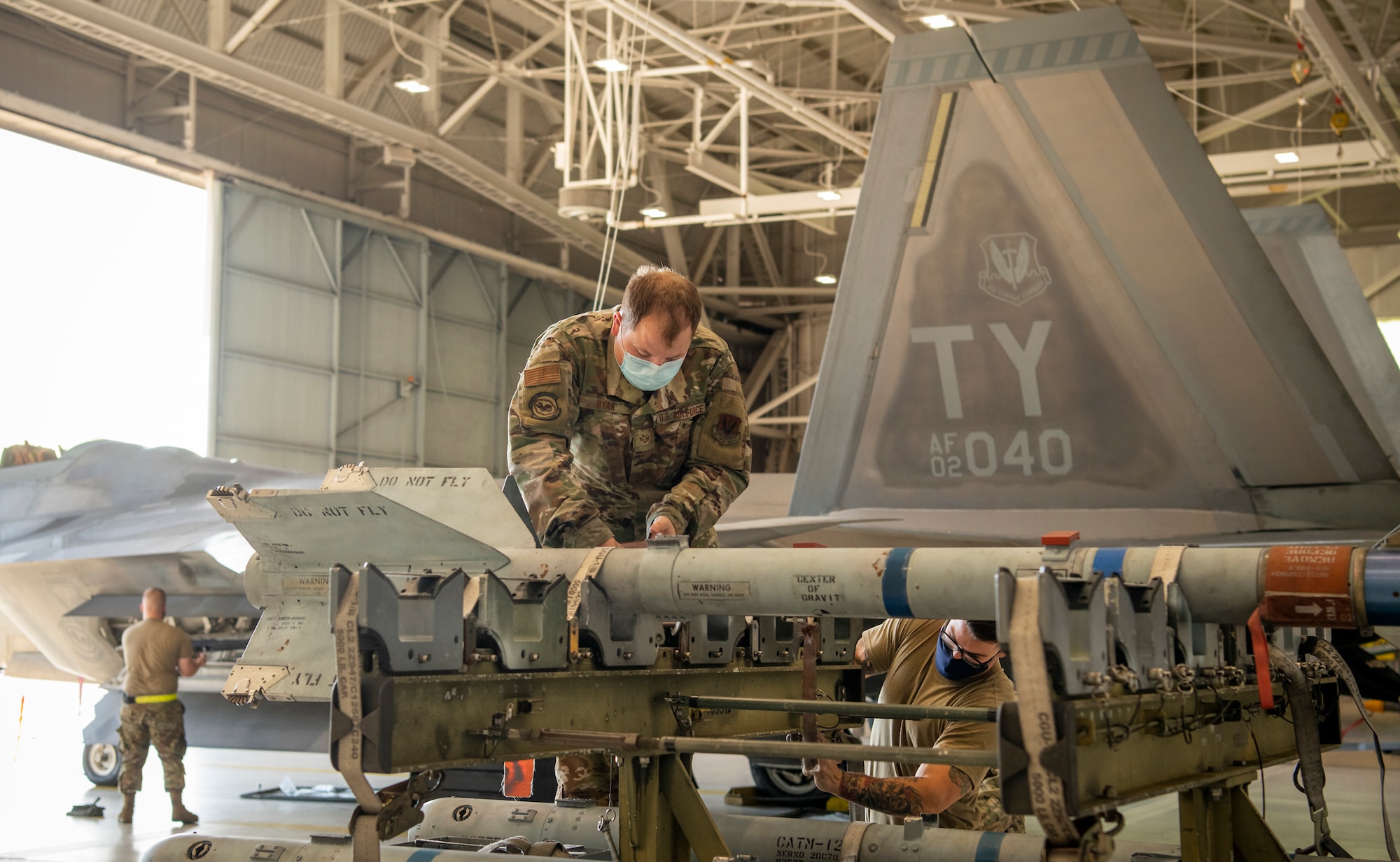 F-22 weapons load