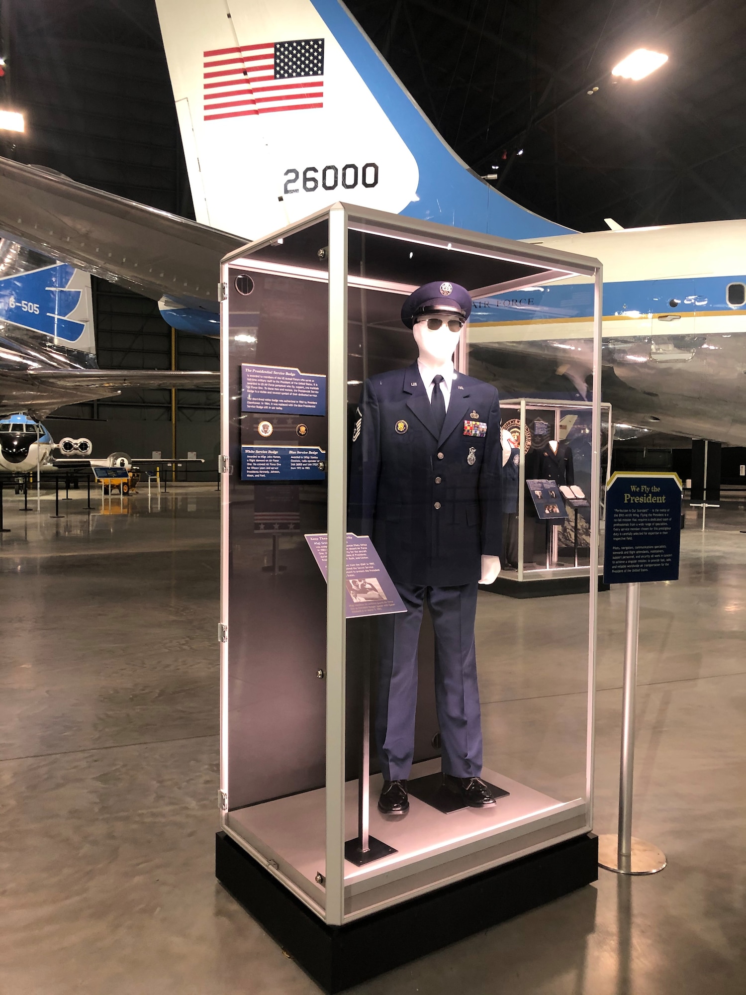 Picture of artifacts on display in the Flying the President Exhibit