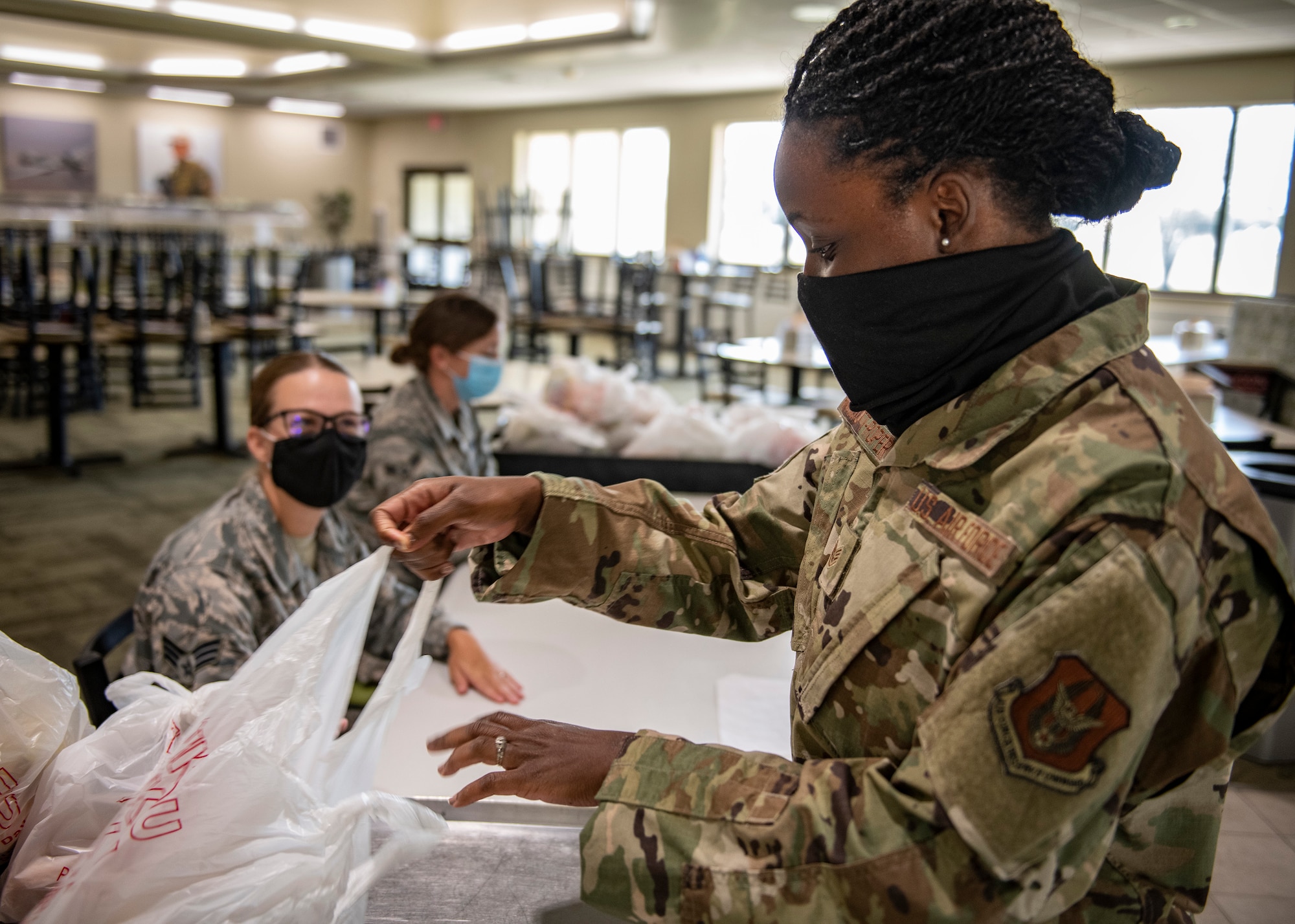 Photo of Airman grabbing bagged lunch