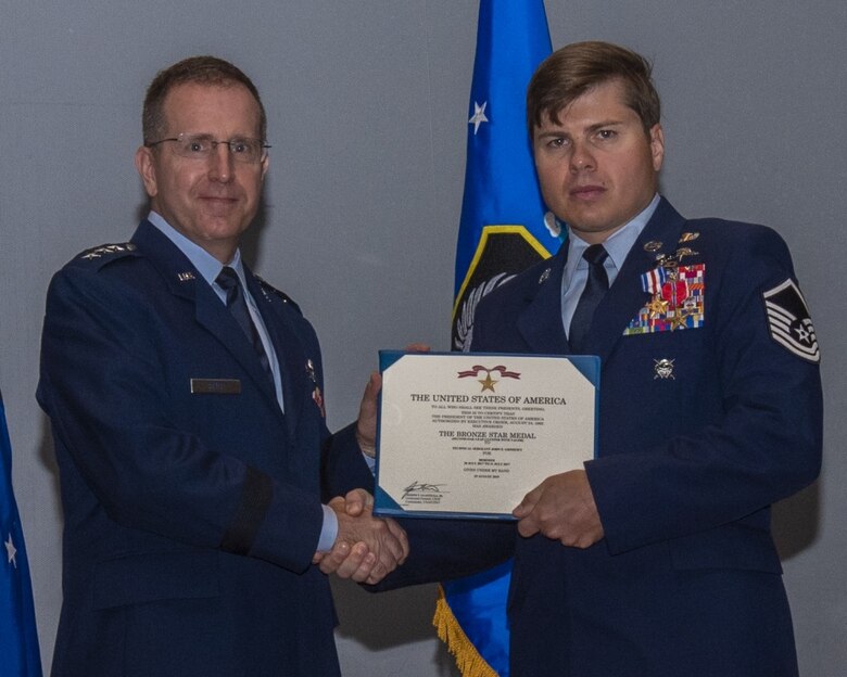 image of Master sergeant john grimesey receiving silver star medal from lieutenant general jim slife