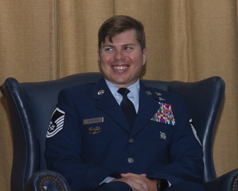 image of Master sergeant john grimesey receiving silver star medal