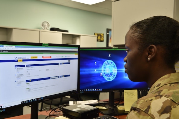 Senior Airman Shakiba Ausbrooks, 15th Comptroller Squadron military pay technician, explains how the Comptroller Service Portal allows Airmen to connect more effectively with the 15th CPTS for financial needs at Joint Base Pearl Harbor-Hickam, Hawaii, July 24, 2020. Airmen will be able to track the progress of their inquiries and even communicate with the technician via CPS. (U.S. Air Force Photo by 2nd Lt. Benjamin Aronson)