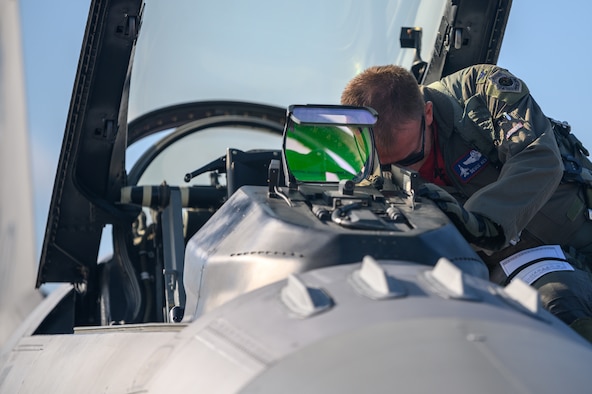 Col. Cory Kestel,114th Operations Group commander, prepares a F-16 fighting falcon for launch prior to his 3000 hour flight at Joe Foss Field, S.D., Aug. 14, 2020.