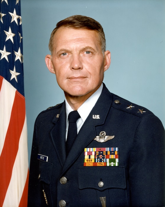 This is the official portrait of Major General Richard B. Goetze Jr.