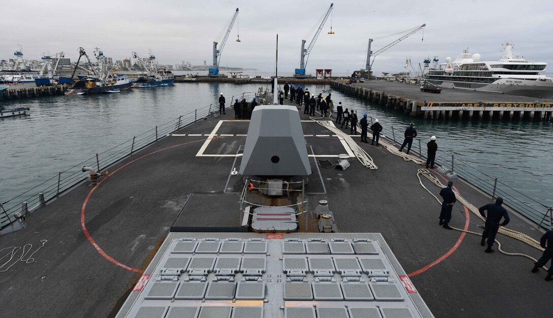 The Arleigh Burke-class guided-missile destroyer USS Pinckney (DDG 91) pulls into Manta, Ecuador for fuel and provisions.