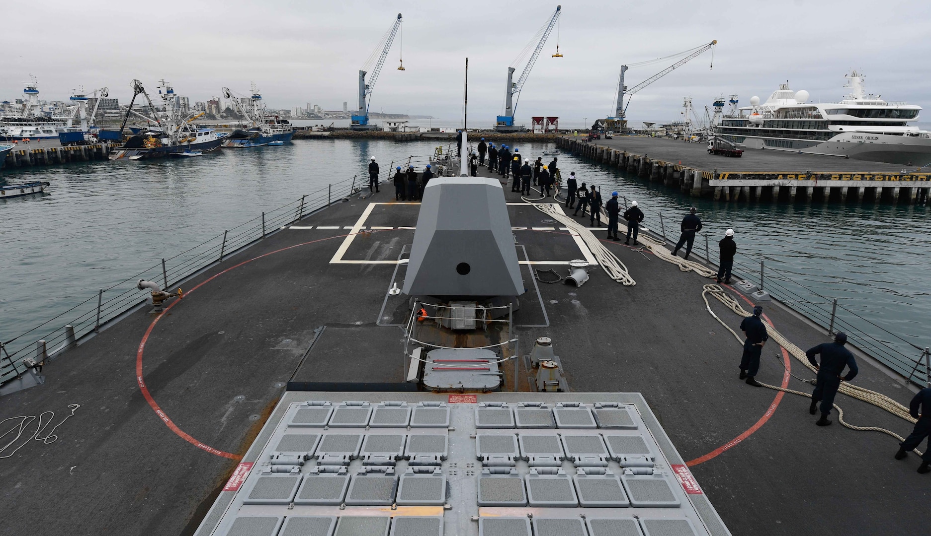 The Arleigh Burke-class guided-missile destroyer USS Pinckney (DDG 91) pulls into Manta, Ecuador for fuel and provisions.