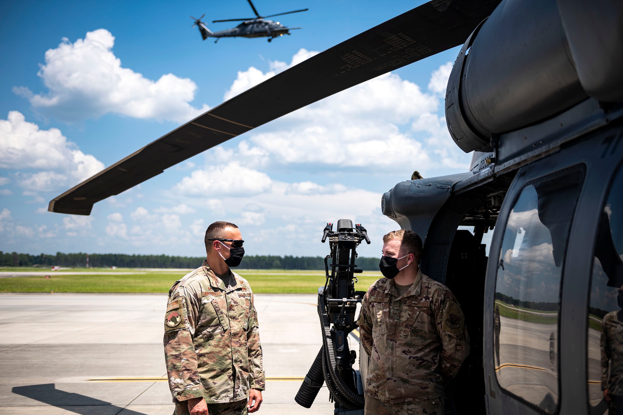 Photo of a commander talking with an Airman.