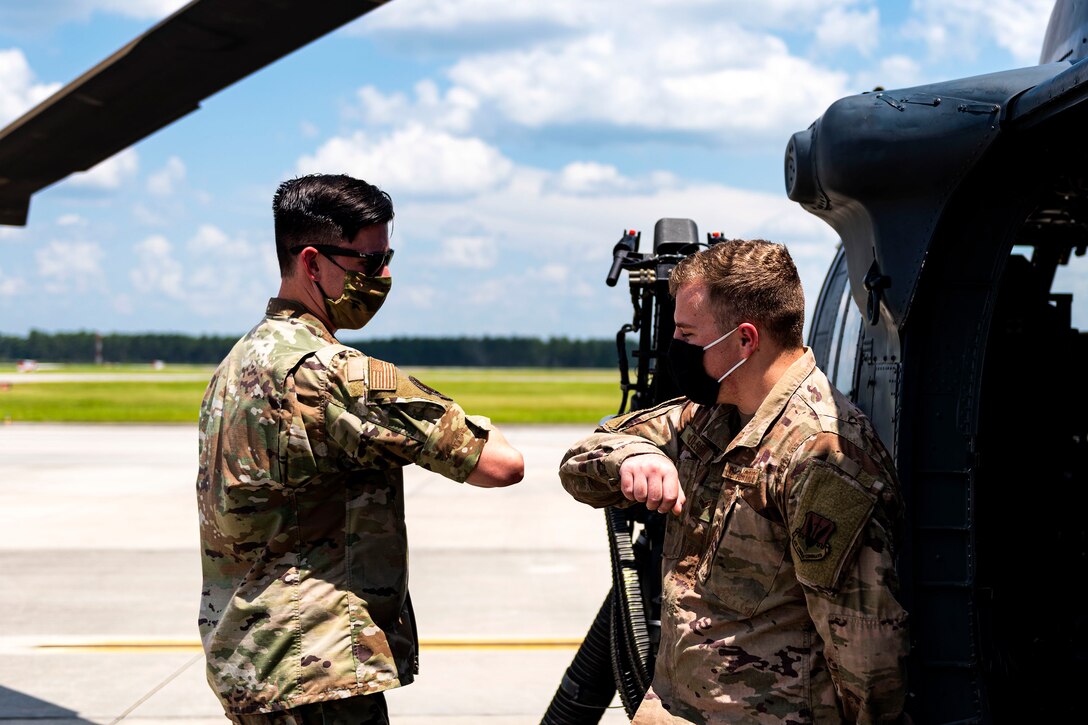 Photo of an officer congratulating an Airman.