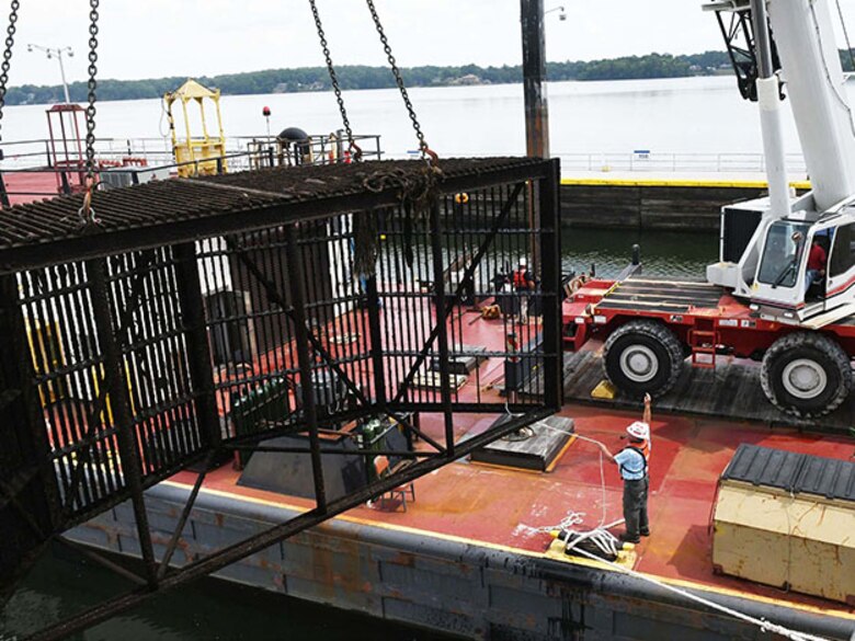 Removal of debris screen at Wilson Lock