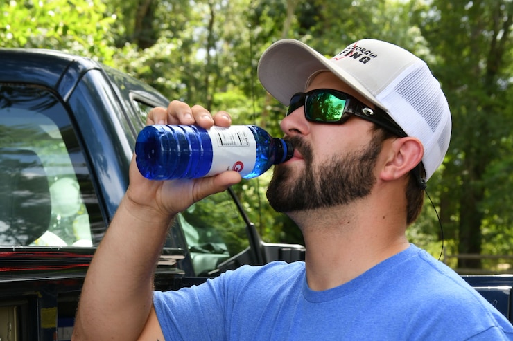 CE Employee pays extra attention to avoid heat stress