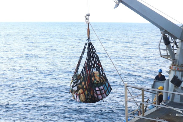 The crew of the guided-missile destroyer USS Nitze (DDG 94) transfers suspected contraband.