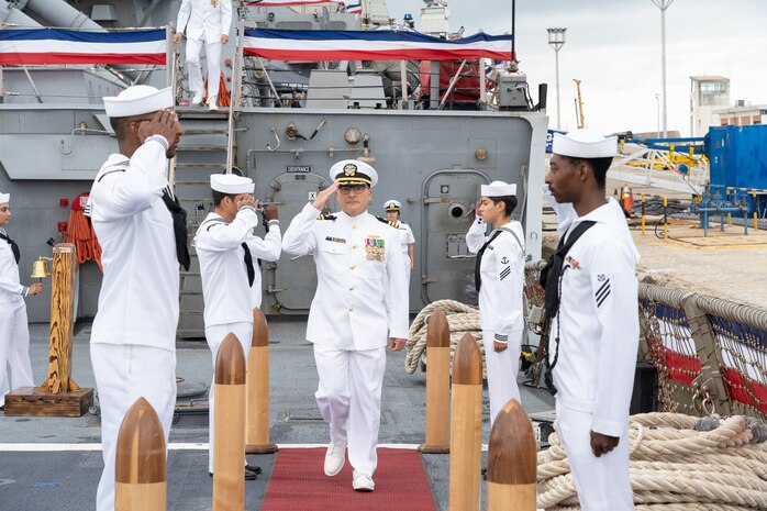 Cmdr. Thomas Ralston relieved Cmdr. Craig Trent as Porter’s commanding officer