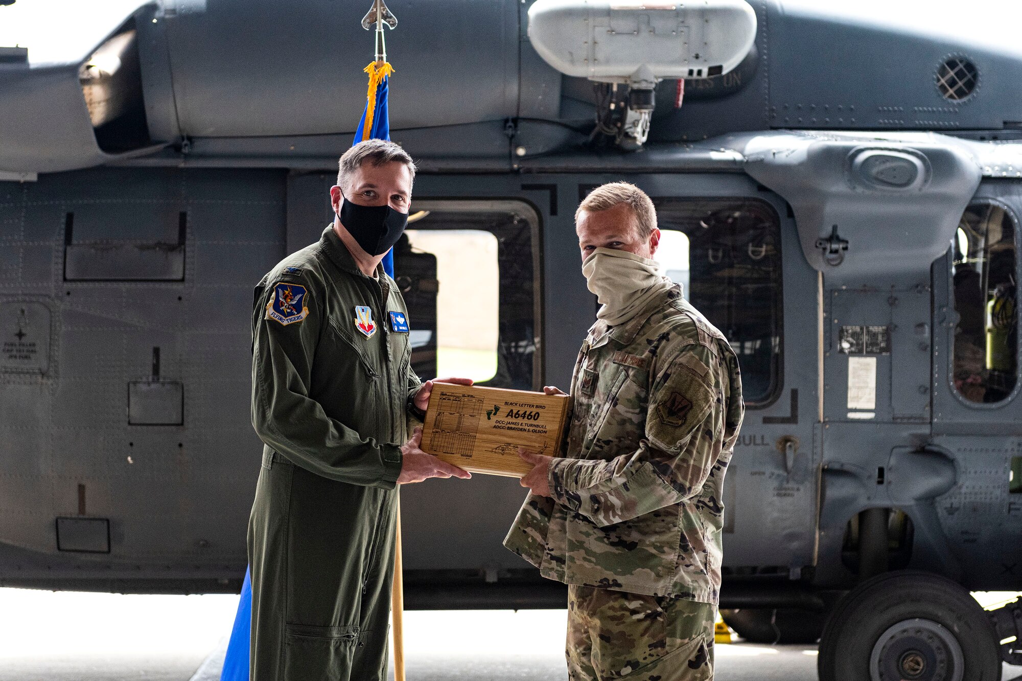 Photo of wing commander posing for a photo with an Airman.