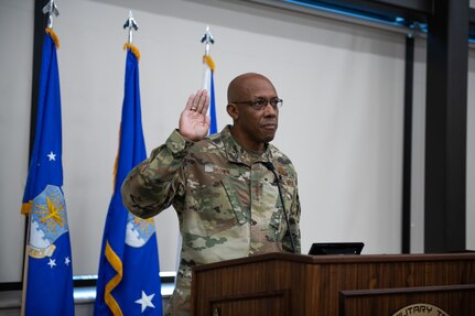 Chief of Staff of the Air Force Gen. Charles Q. Brown Jr. administers the reaffirmation of oath during tour of the Pfingston Reception Center Aug. 21, 2020, at Joint Base San Antonio-Lackland, Texas.