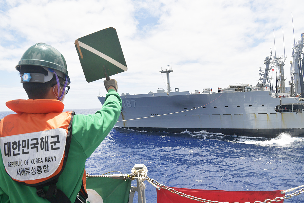 The Republic of Korea ship (ROKS) Seoae Ryu Seong-ryong (DDG 993) conducts a replenishment-at-sea with the U.S. Navy fleet replenishment oiler USNS Henry J. Kaiser (T-AO 187) during Exercise Rim of the Pacific (RIMPAC) 2020.