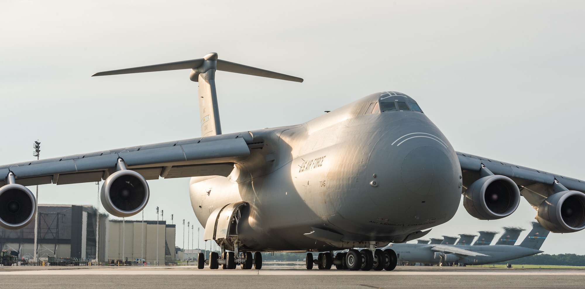 A C-5M Super Galaxy taxis down the flight line prior to an early evening takeoff Aug. 21, 2020, at Dover Air Force Base, Delaware. Eighteen C-5M’s are assigned to Dover AFB, along with 13 C-17 Globemaster IIIs that provide 20 percent of the nation’s outsized airlift capacity. (U.S. Air Force photo by Roland Balik)