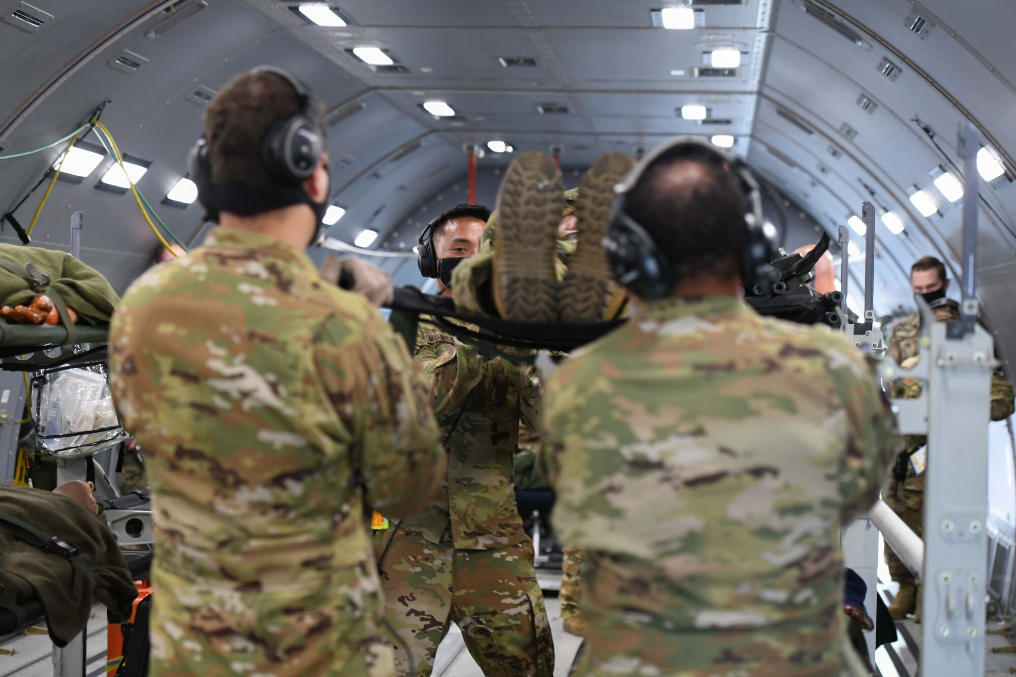 Airmen simulate moving patients