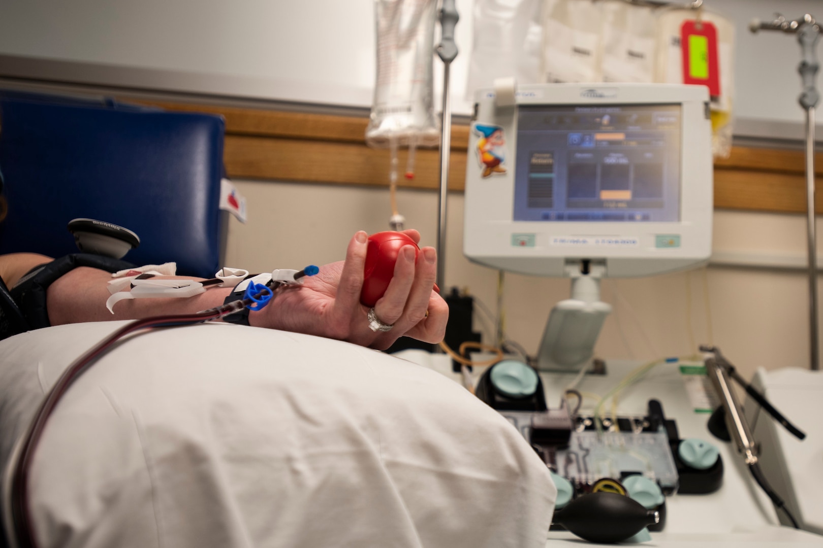 A patient that recovered from COVID-19 donates COVID-19 convalescent plasma at the Armed Services Blood Bank Center, Joint Base San Antonio-Lackland, Texas, Aug. 20, 2020. The procedure separates plasma from red blood cells and returns the blood cells back to the patient producing three units of COVID-19 convalescent plasma per donor. (U.S. Air Force photo by Airman 1st Class Melody B. Bordeaux)