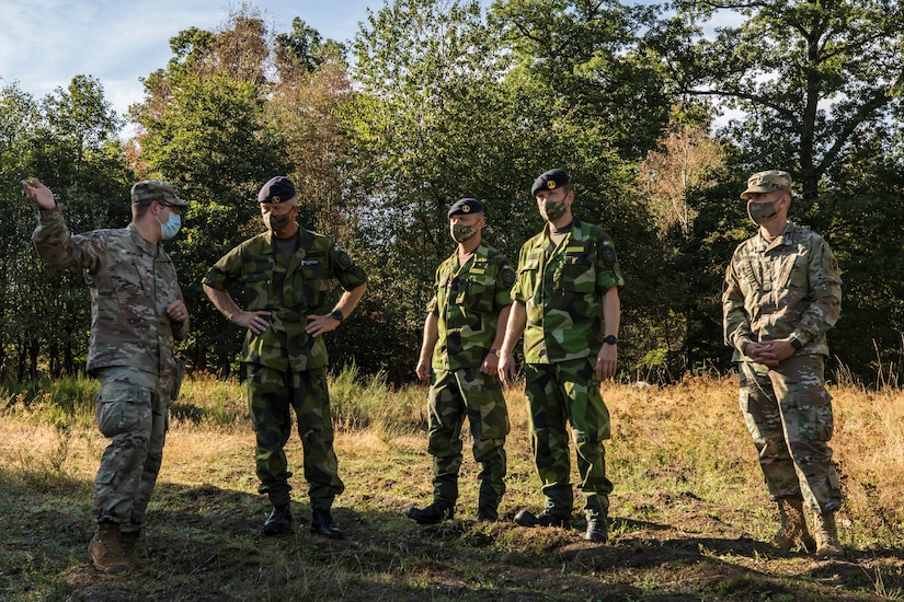 Swedish soldiers, assigned to the Air Defence Regiment, visit U.S. Soldiers assigned to the 5th Battalion, 7th Air Defense Artillery Regiment, 10th Army Air and Missile Defense Command, in Baumholder training Area, Germany