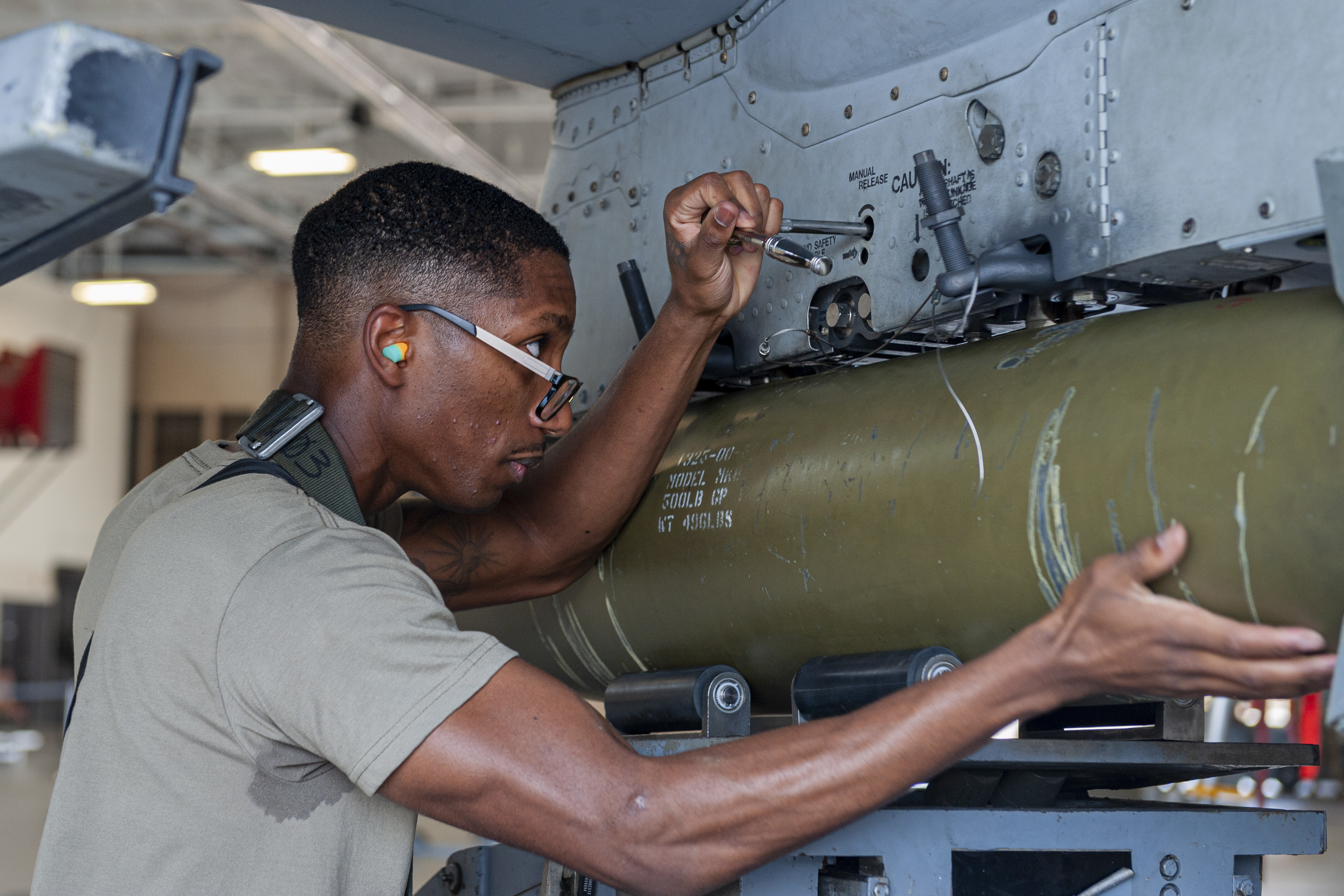 Maintenance Airmen compete in weapons load competition > Moody Air