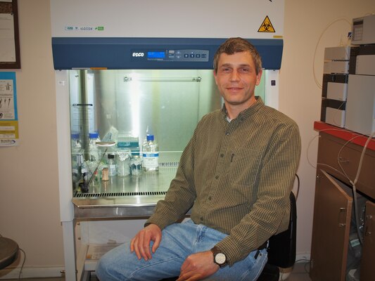 Dr. Jed Eberly, a former research microbiologist with the U.S. Army Engineer Research and Development Center’s Environmental Laboratory, led a team in the invention of “DNA-Based Testing for Environmental Contamination,” a process that earned a patent in February 2020.