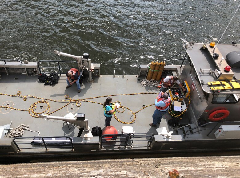 District dive inspection boat, tied off to the river wall of the lock (U.S. Army photo by Joe Premozic)