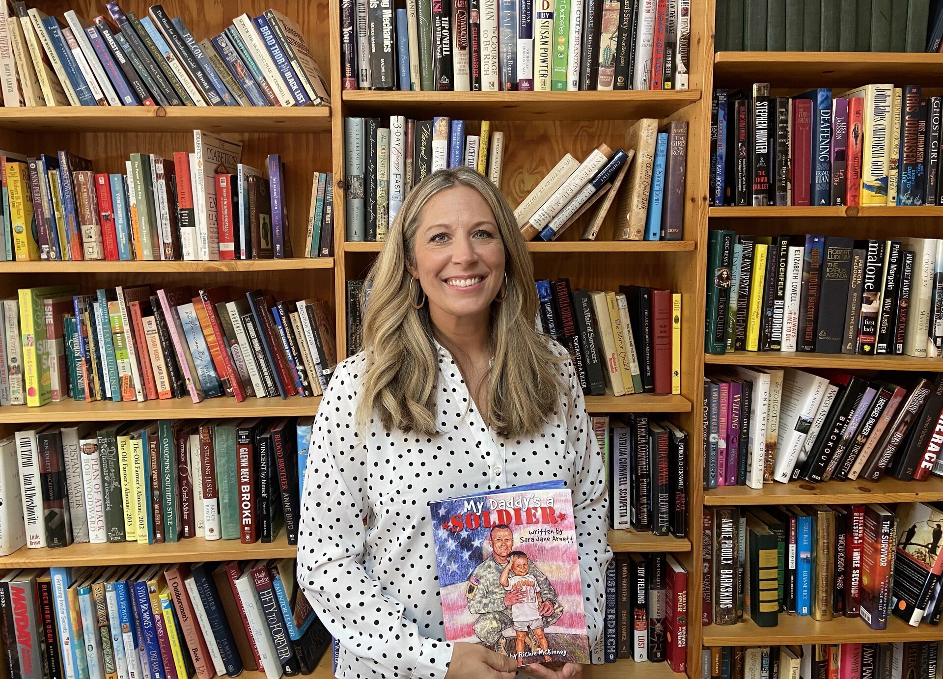 Sara Jane Arnett, wife of U.S. Army Maj. Samuel Arnett of U.S. Army Central, hosted an event promoting her children’s book in Camden, SC, Nov. 21, 2020.  The Arnetts, who are natives of Kentucky, have worked for nearly two decades to support military families and communities. Sara wrote a book to help children of service members cope with challenges associated with deployments, separations and constant relocations.  (U.S. Army photo by Capt. Paul O’Daniel)