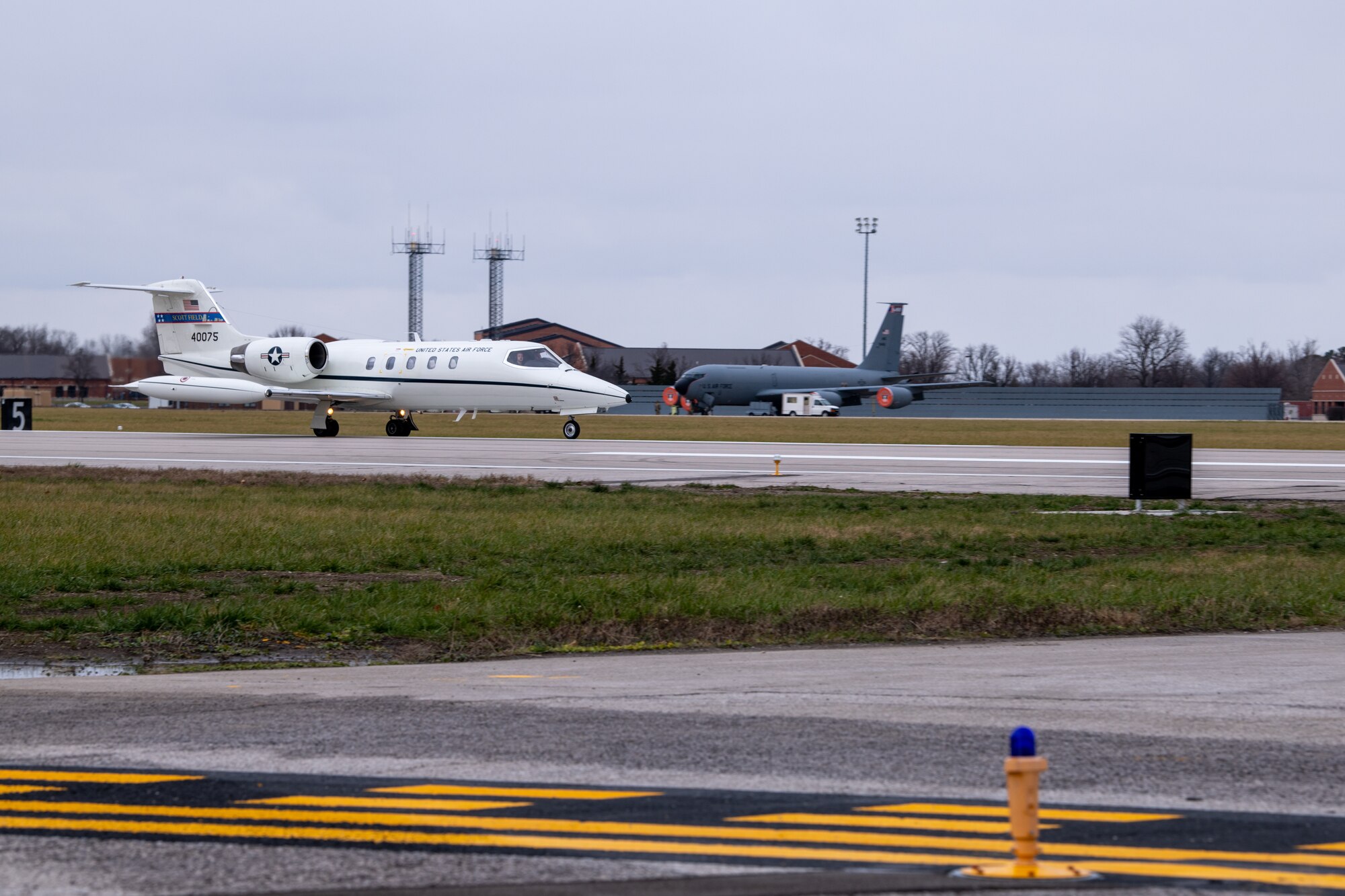 Aircraft taxis