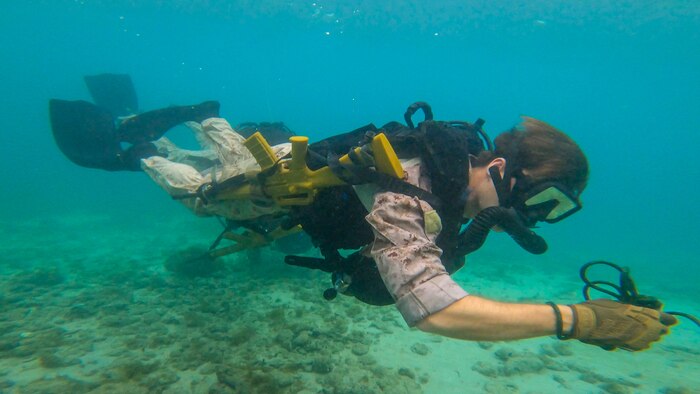 A U.S. Marine participates in a dive training with Netherlands Marines with the 32nd Raiding Squadron near Netherlands Marine Barracks Savaneta, Aruba, Nov. 13.