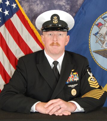 201202-N-YF503-1001 WHIDBEY ISLAND, Wash. (Dec. 2, 2020) Official portrait of Master Chief Naval Aircrewman Mechanical Jon D. Wooten. (U.S. Navy photo)
