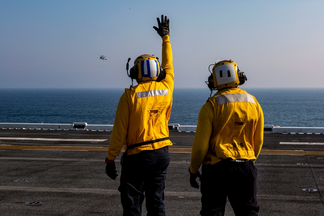 201005-M-UV498-1238 PACIFIC OCEAN (Oct. 5, 2020) – U.S. Sailors assigned to the amphibious assault ship USS Makin Island (LHD 8) signals a CH-53E Super Stallion with Marine Medium Tiltrotor Squadron 164 (Reinforced), 15th Marine Expeditionary Unit, for landing on the flight deck of Makin Island. The Makin Island Amphibious Ready Group and the 15th MEU are currently conducting at-sea training events in the U.S. 3rd Fleet area of operations. (U.S. Marine Corps photo by Lance Cpl. Mackenzie Binion)
