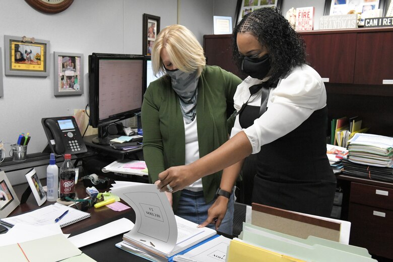 Adr Office Offers Dod Civilians Active Duty Military Different Way To Solve Eeo Complaints Air Force Life Cycle Management Center Article Display