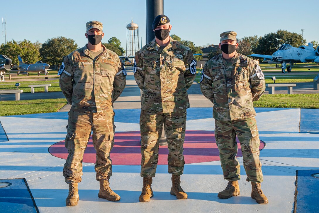 Photo of Airmen standing